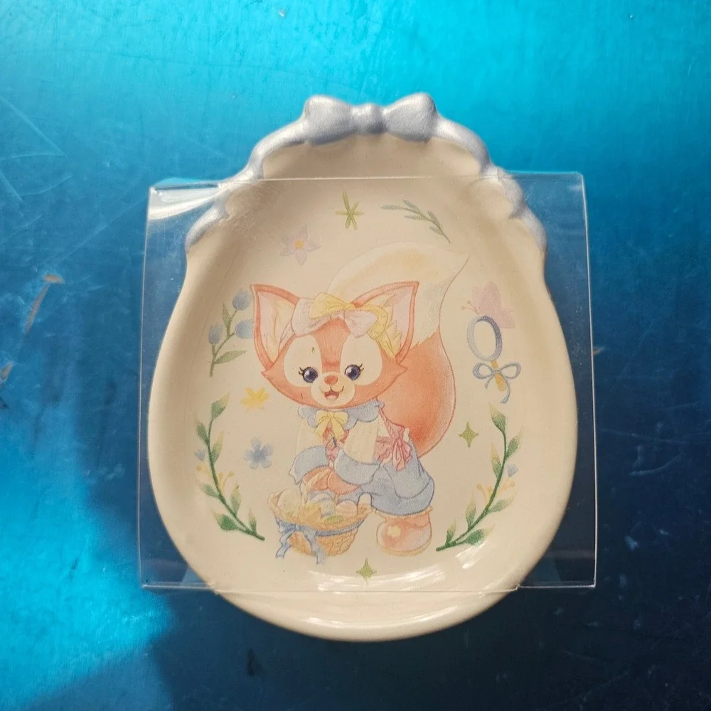 New Decorative ceramic plate featuring CookieAnn & Disney Duffy & friends.  3